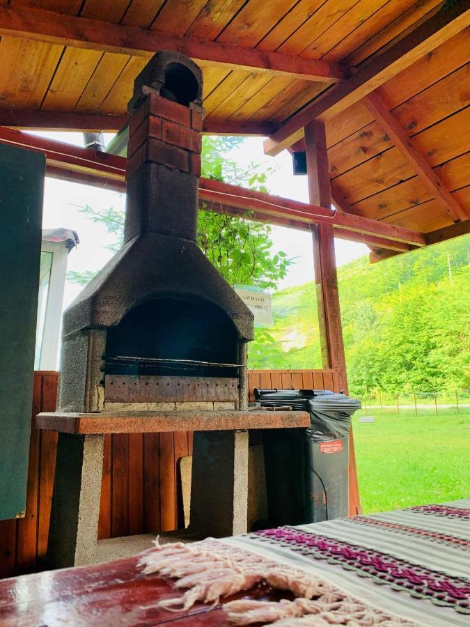 Hotel Pensiunea Pastravul Cîrţişoara Esterno foto